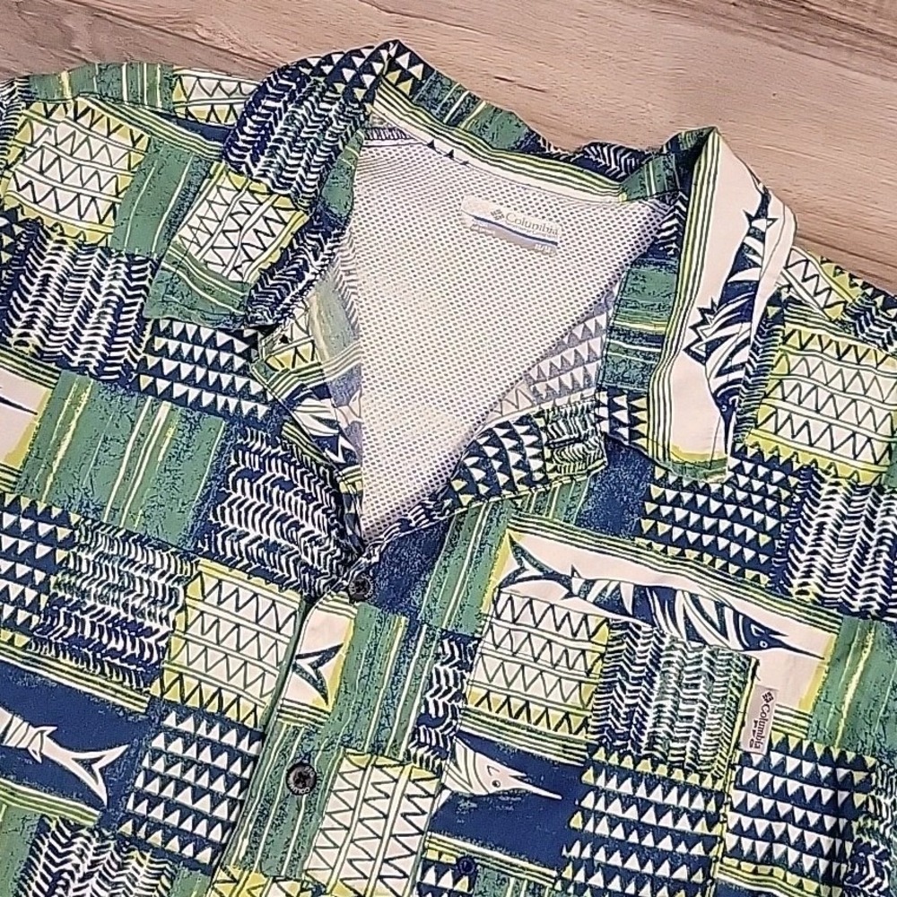Columbia PFG Shirt Mens Medium Blue Green Fish AOP Short Sleeve Button Up Vented